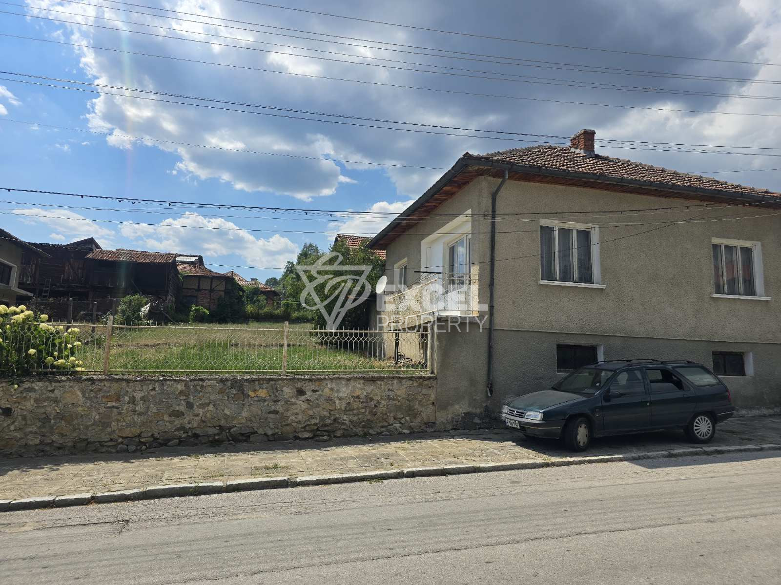 Продажа частного дома с большим двором, недалеко от Банско