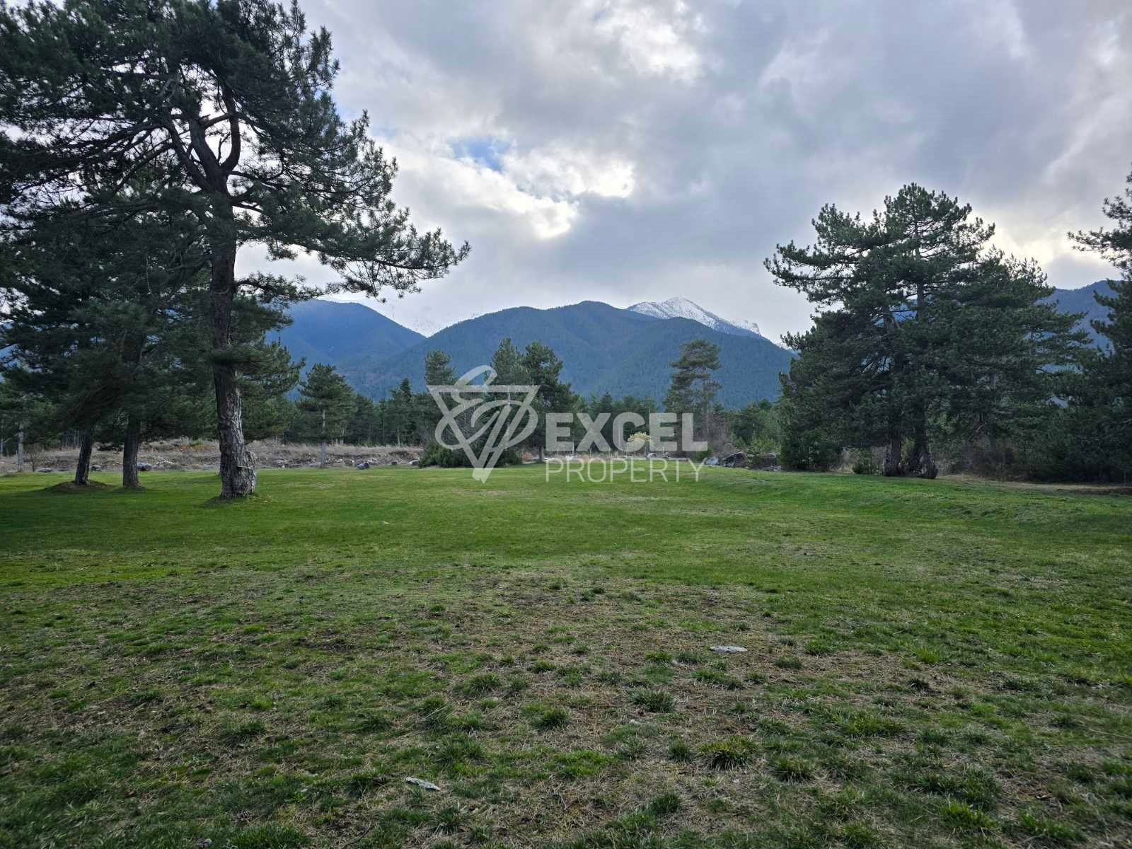 Продается солнечная двухкомнатная квартира в самом сердце загородного Pirin Golf & Country Club!