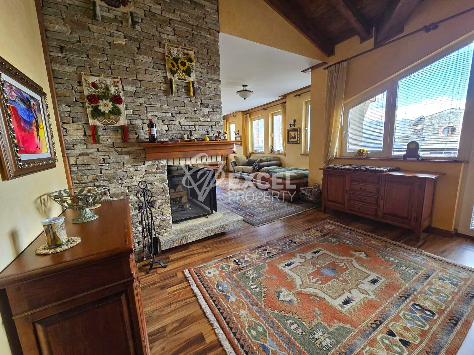 Элегантная многокомнатная квартира на продажу в самом центре Pirin Golf & Country Club: роскошь и совершенство