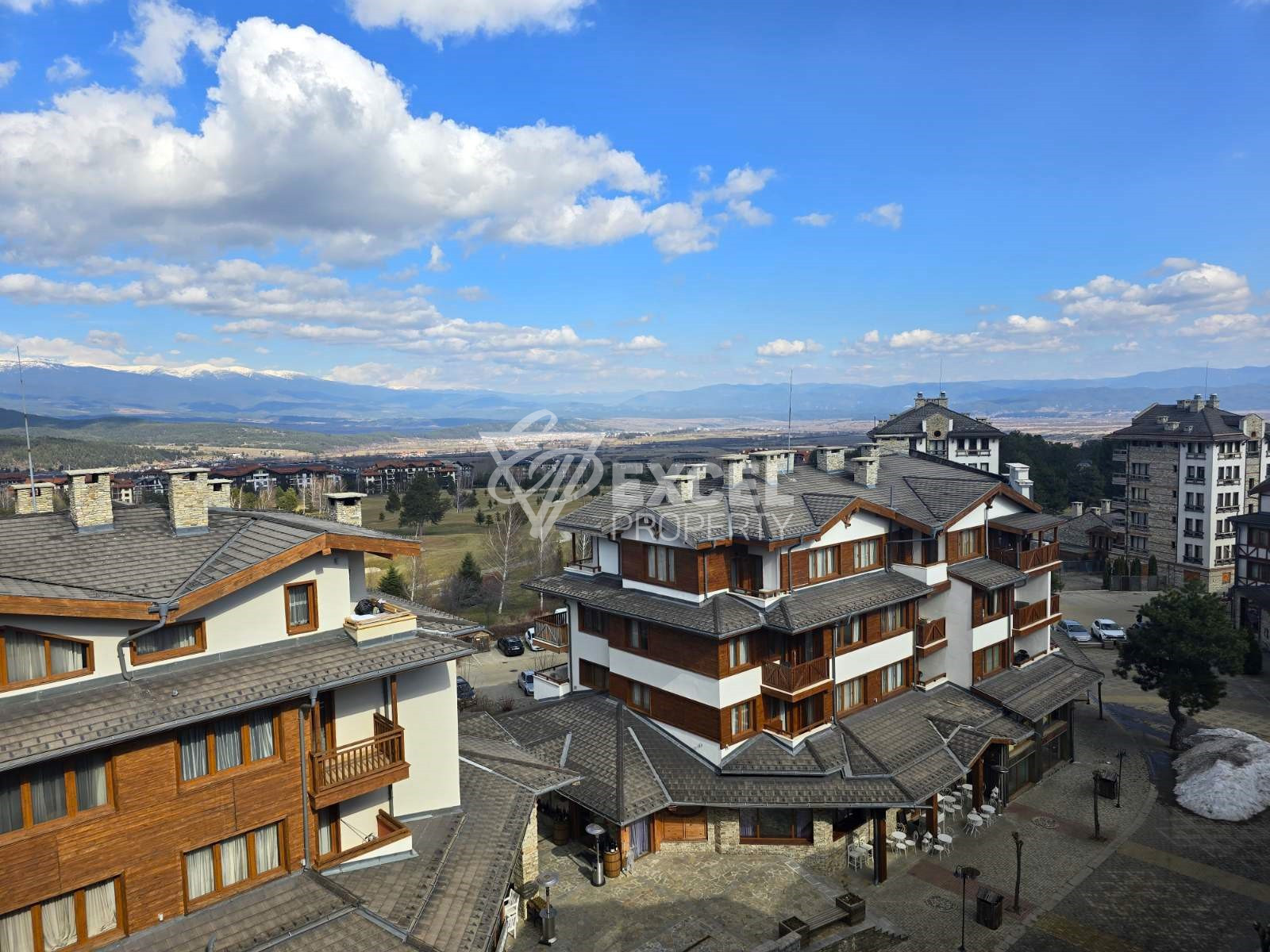 Элегантная многокомнатная квартира на продажу в самом центре Pirin Golf & Country Club: роскошь и совершенство