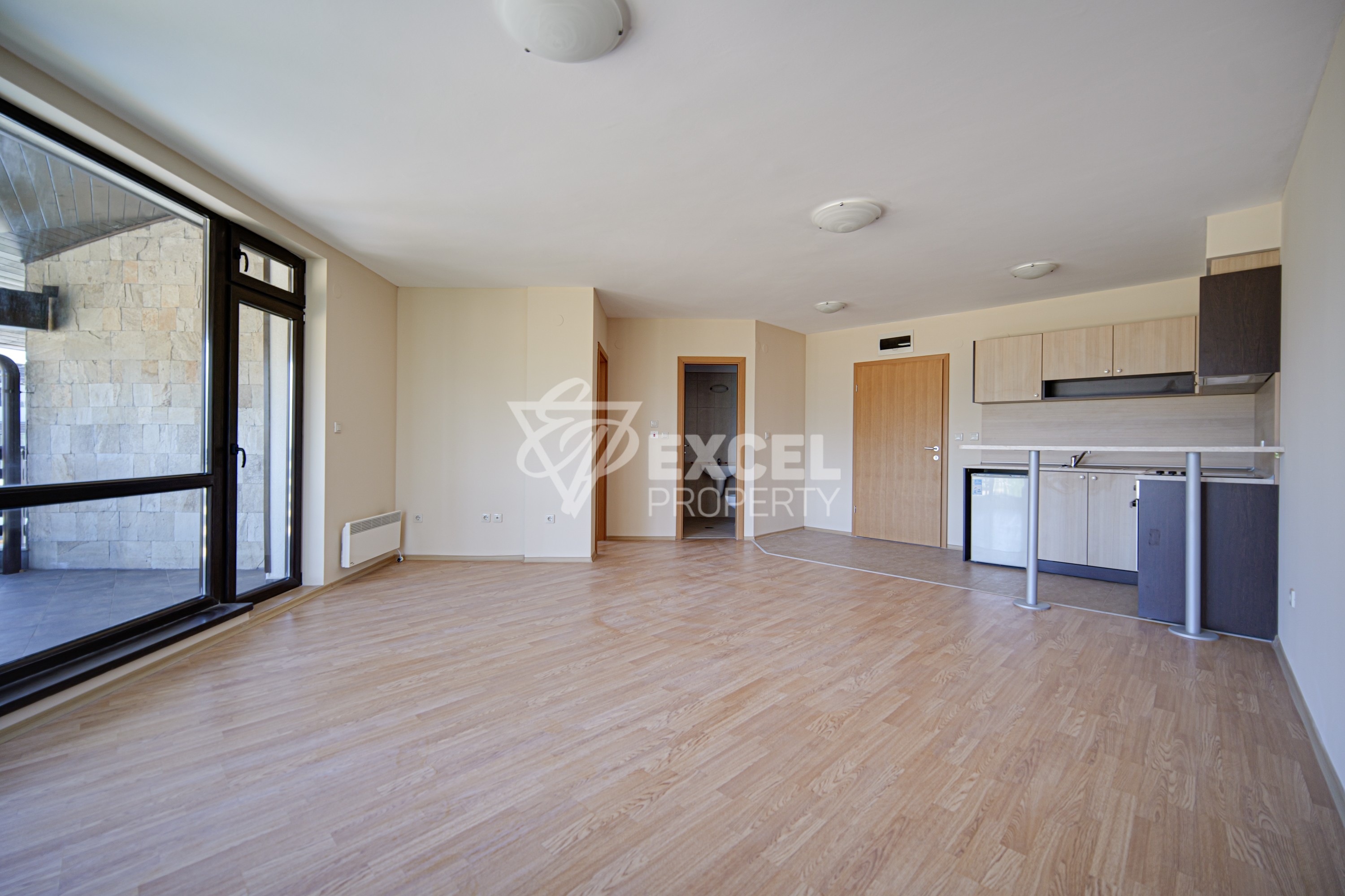 Продается просторная двухкомнатная квартира в комплексе Aspen Suites рядом с гольф-клубом Pirin Golf
