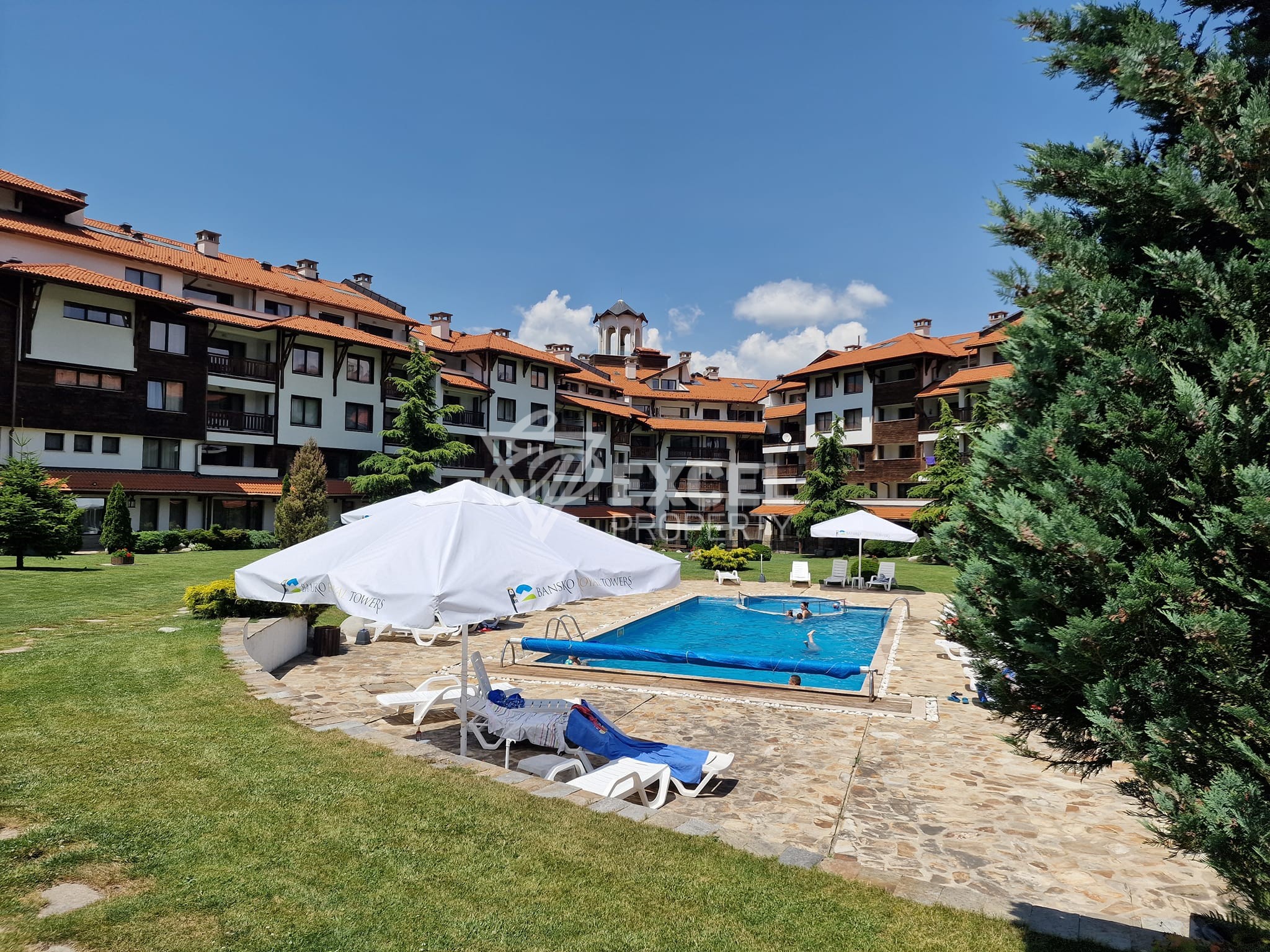 Трехкомнатная квартира с новой мебелью в 50 метрах от подъемника, Bansko Royal Towers