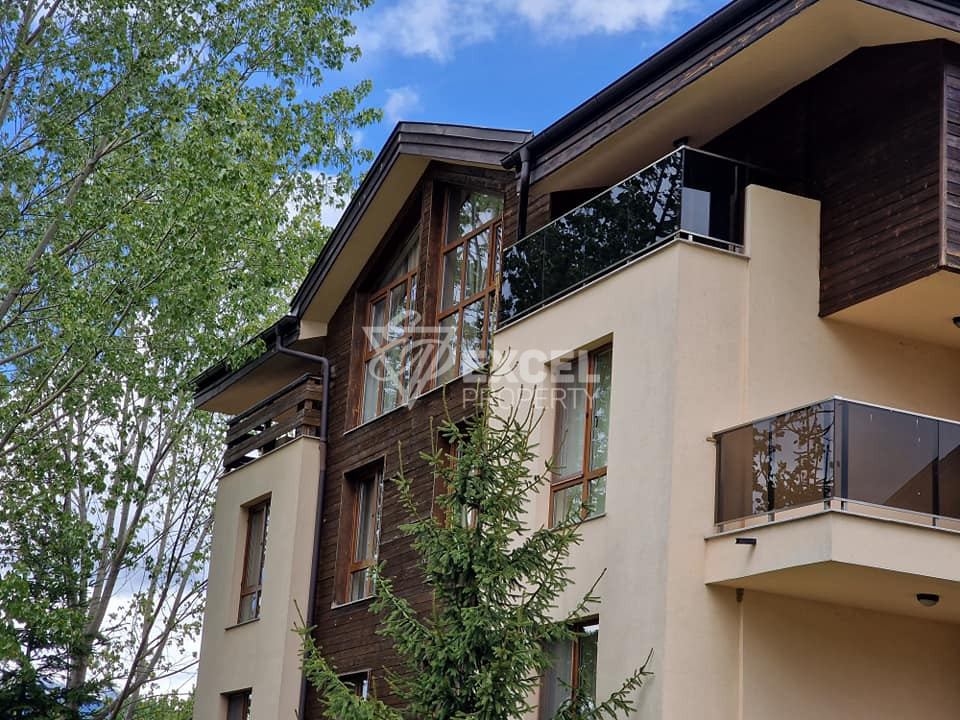 Просторно, обзаведено студио с фронтална гледка към Пирин за продажба в Green Wood, район Разлог
