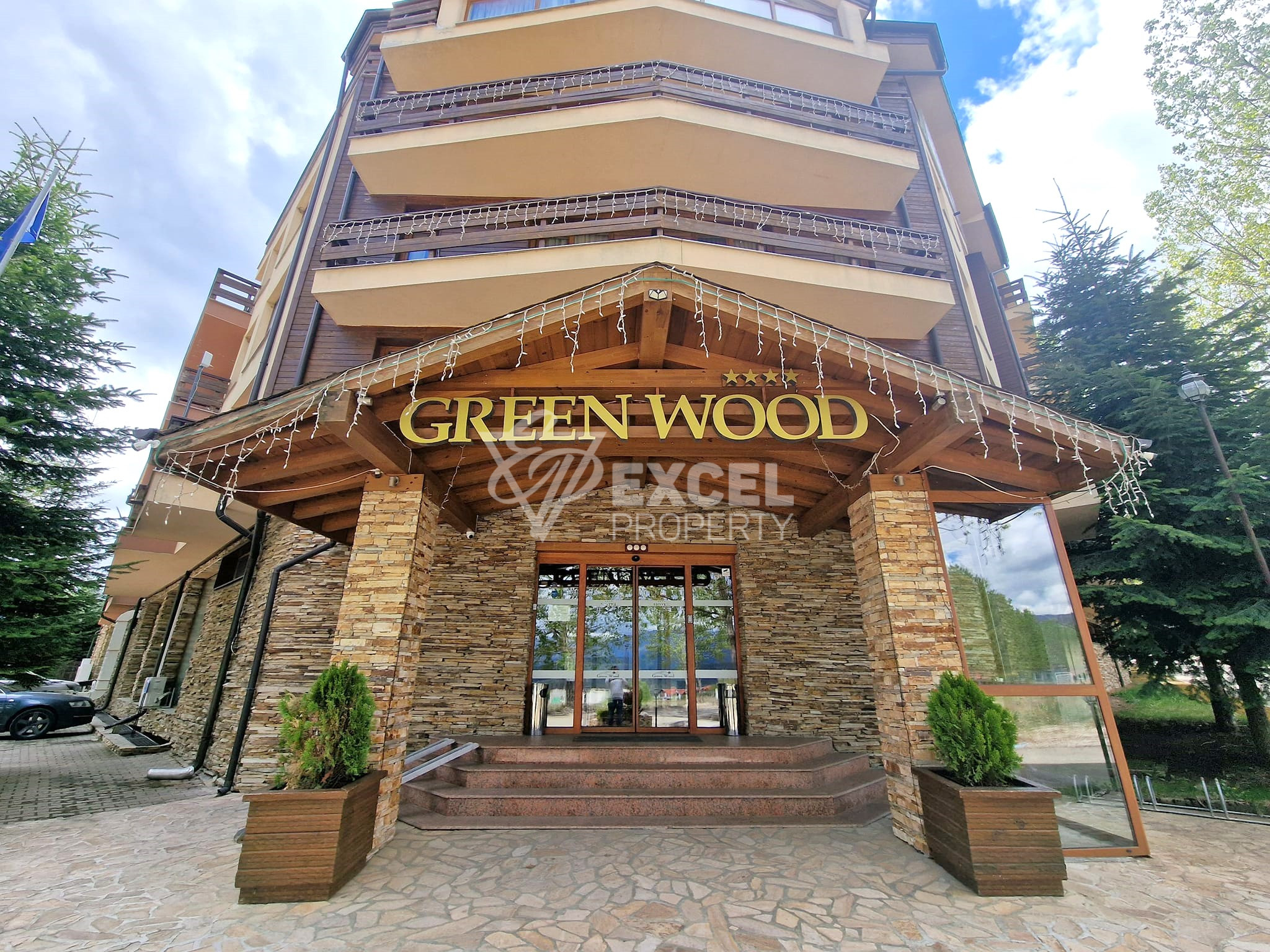 Просторно, обзаведено студио с фронтална гледка към Пирин за продажба в Green Wood, район Разлог