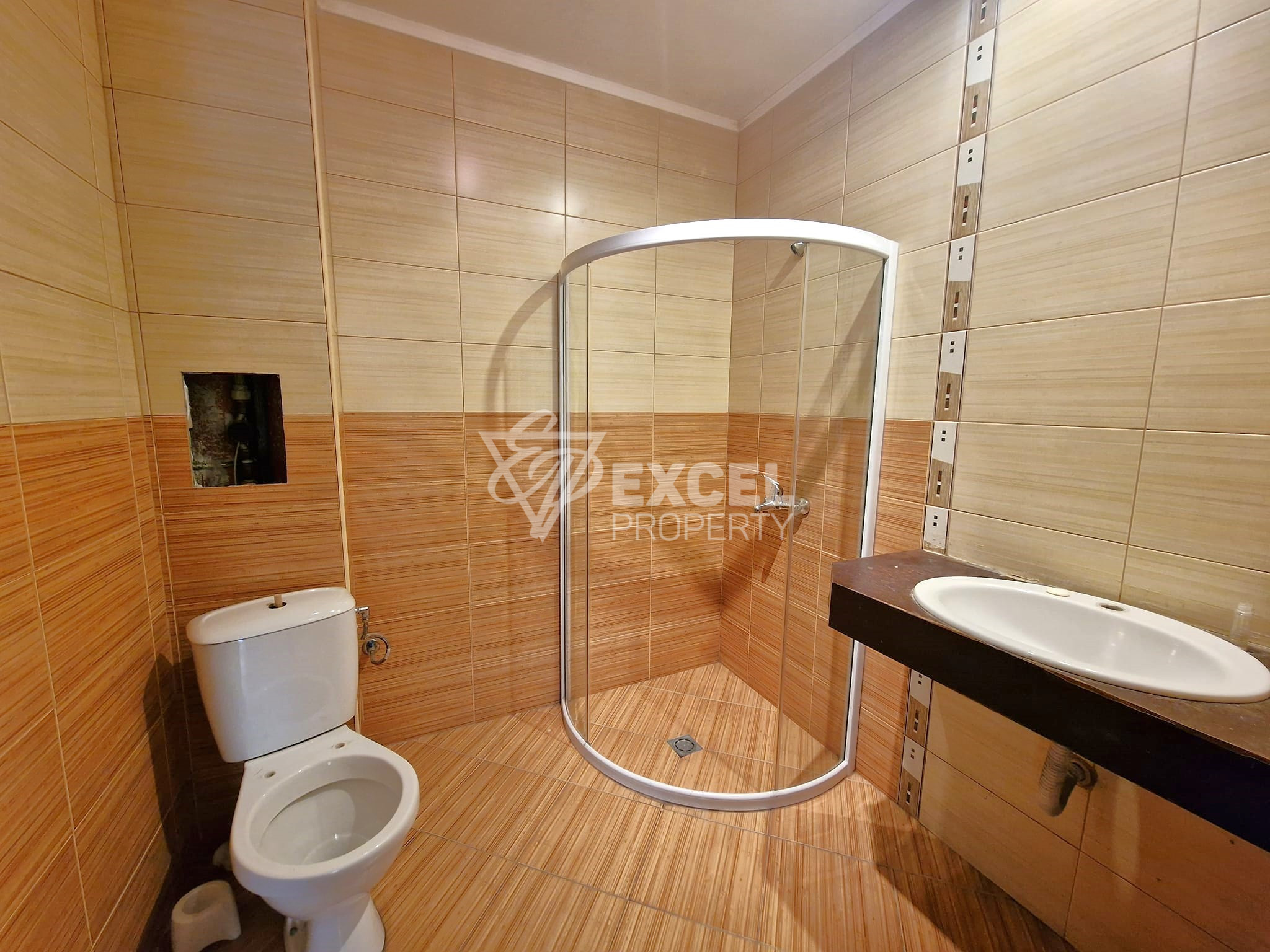 Продается просторная двухкомнатная квартира в Green Wood, Разлог