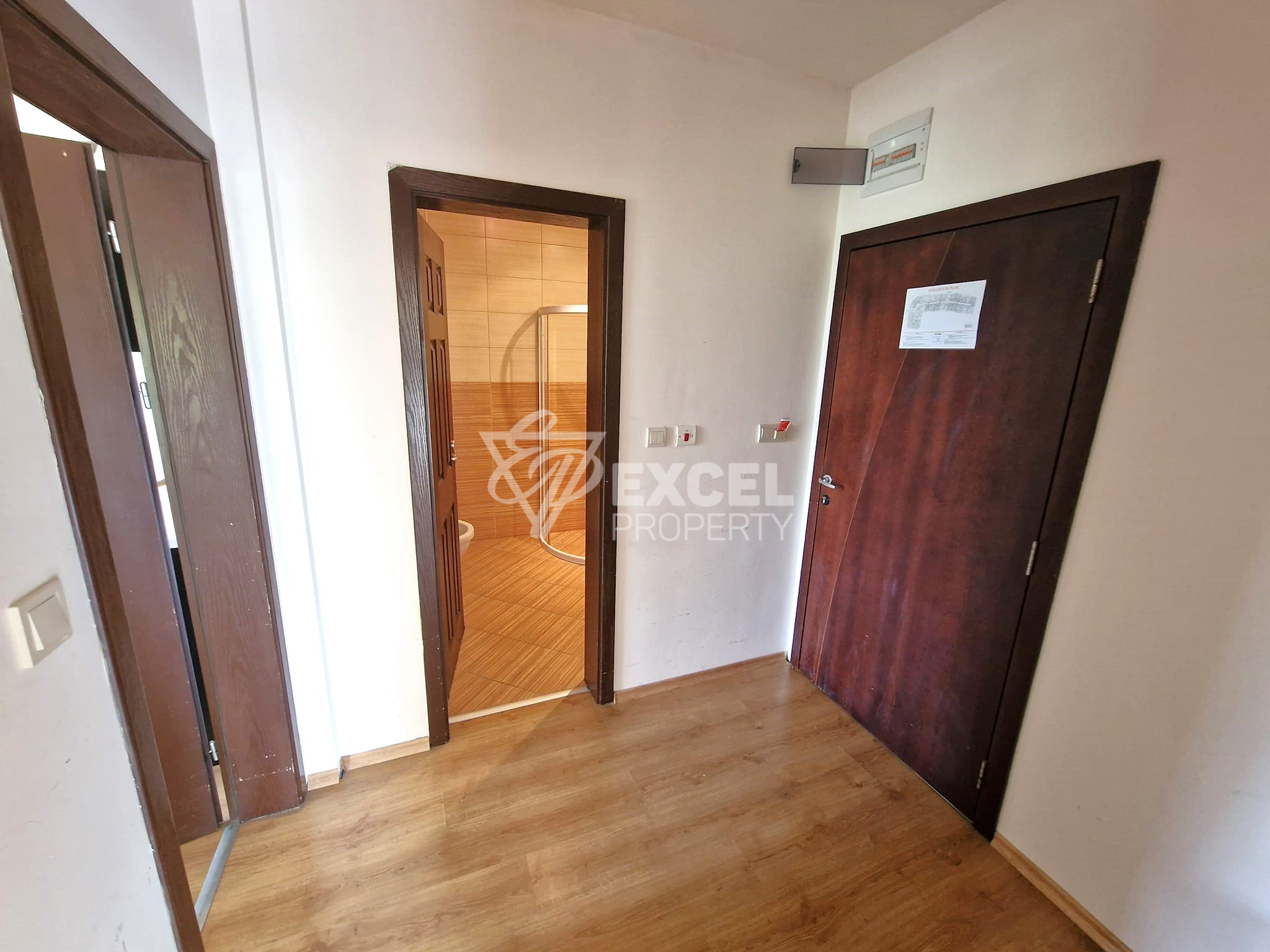Продается просторная двухкомнатная квартира в Green Wood, Разлог