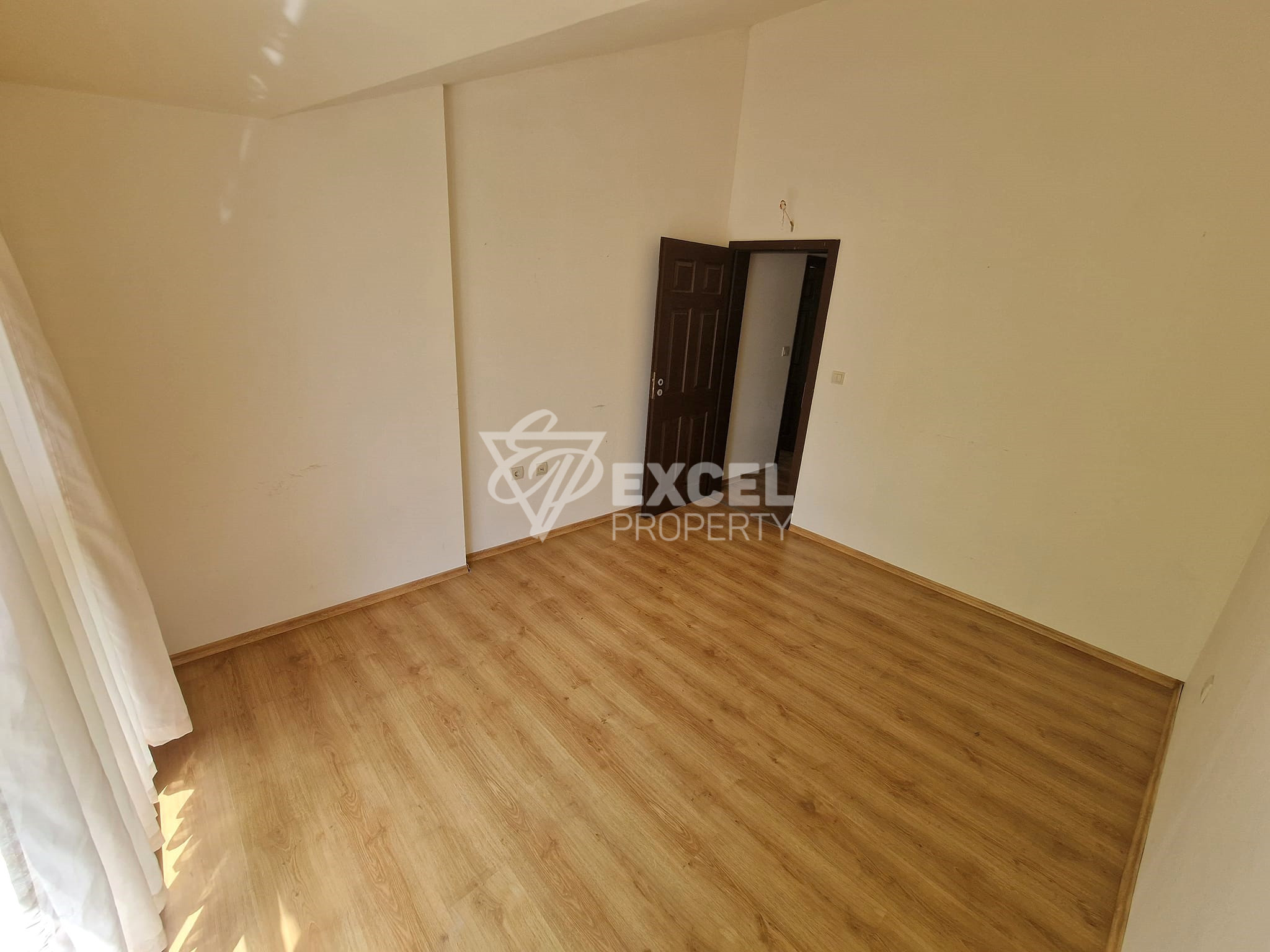 Продается просторная двухкомнатная квартира в Green Wood, Разлог
