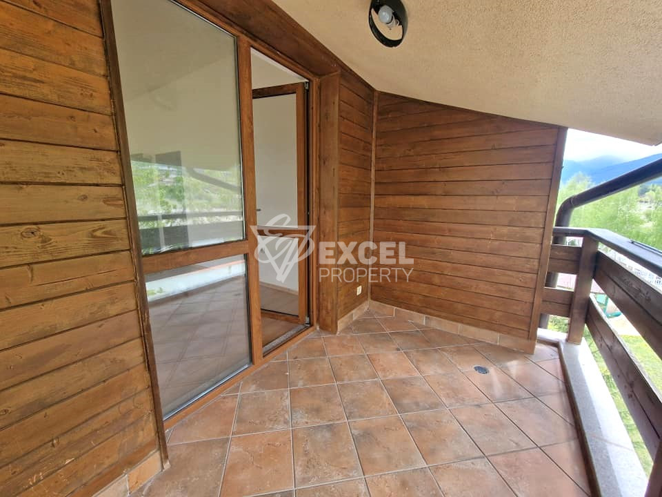 Продается просторная двухкомнатная квартира в Green Wood, Разлог