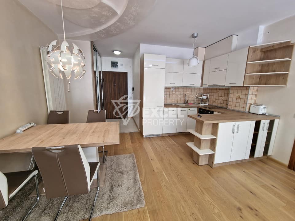 Трехкомнатная квартира с гаражом в аренду в комплексе Макси, кв. Витоша, София