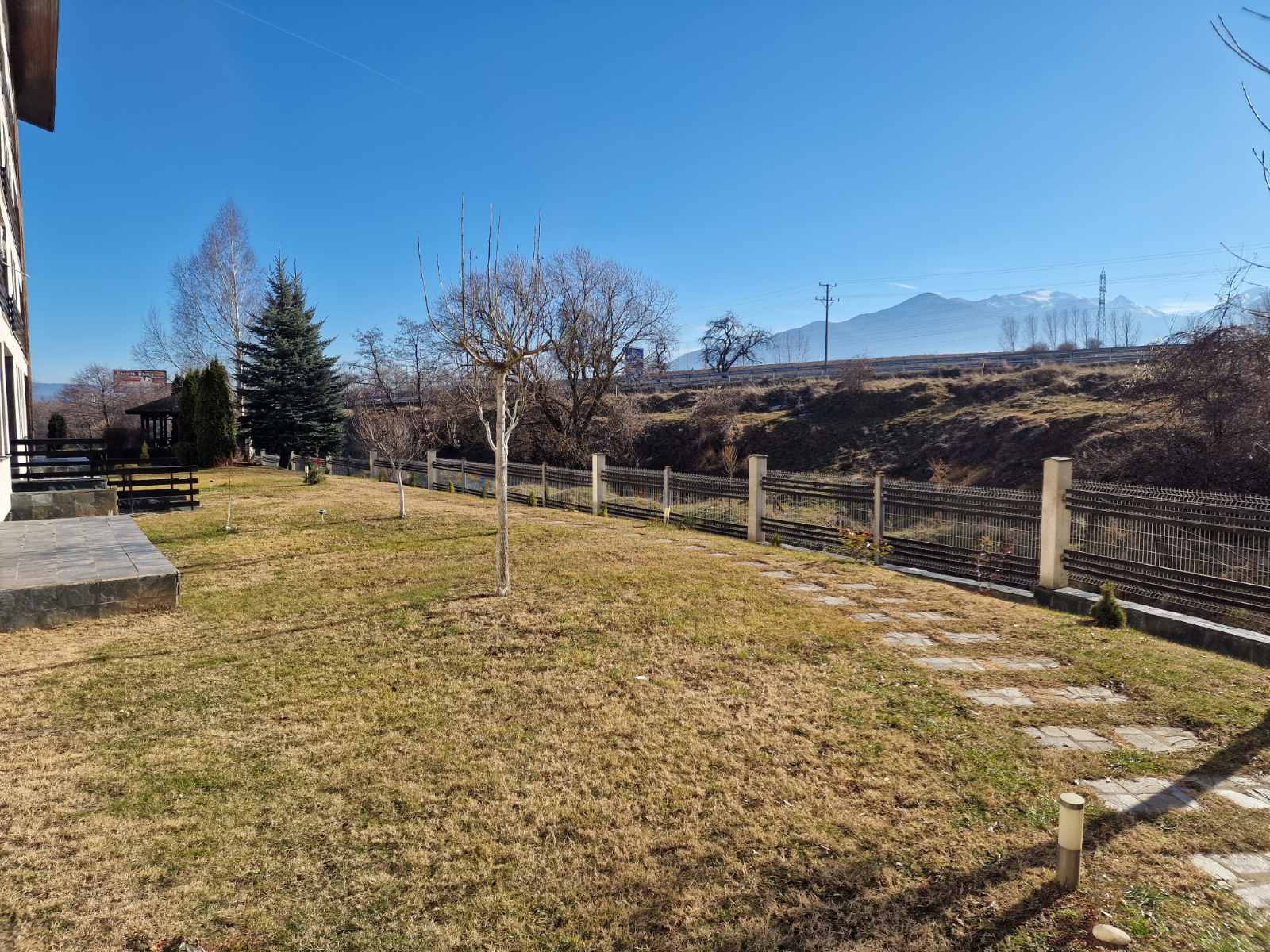 Продажа южной двухкомнатная квартиры в комплексе Aspen Valley недалеко от Разлога
