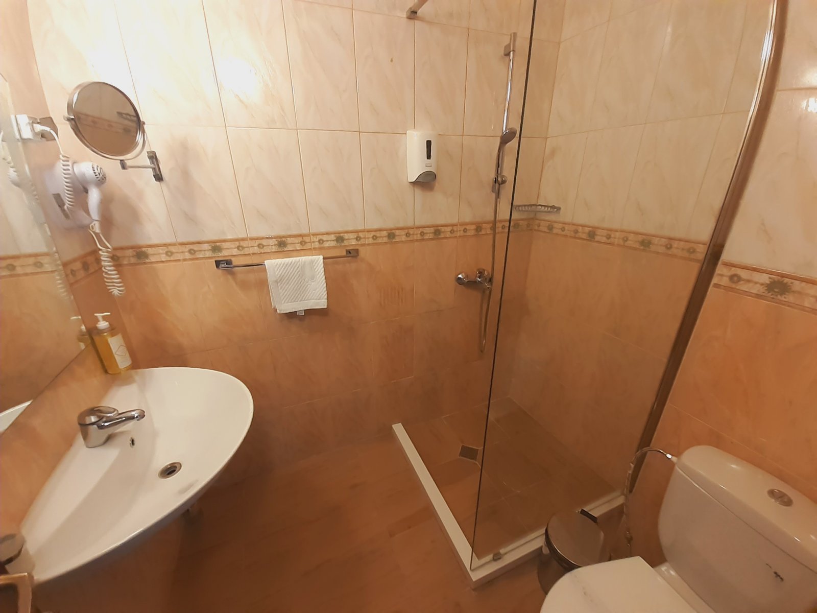 Банско: Трехкомнатная квартира в закрытом комплексе Elegant LUX с бассейном