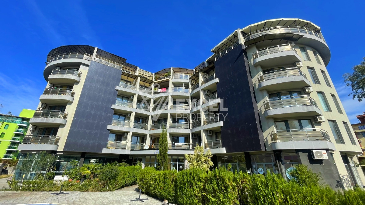 Просторная и красиво меблированная студия в центре Солнечного берега