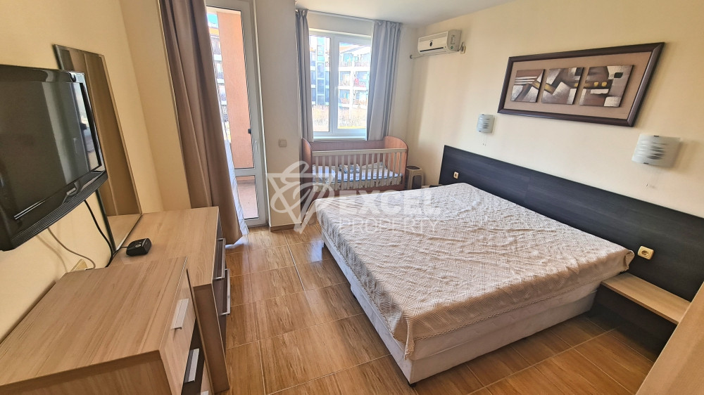 Просторная и красивая двухкомнатная квартира с видом на бассейн в Святом Власе.