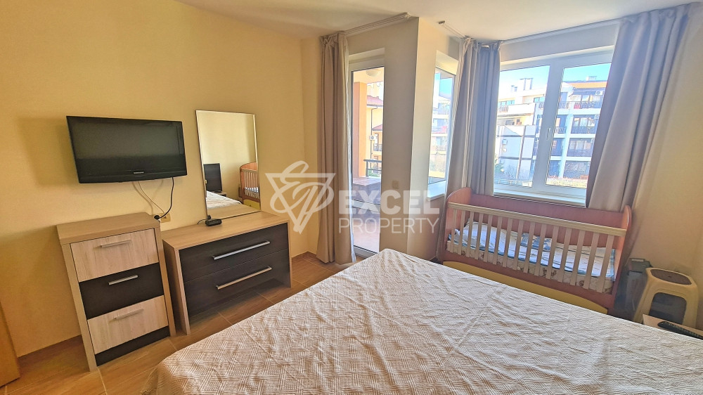 Просторная и красивая двухкомнатная квартира с видом на бассейн в Святом Власе.