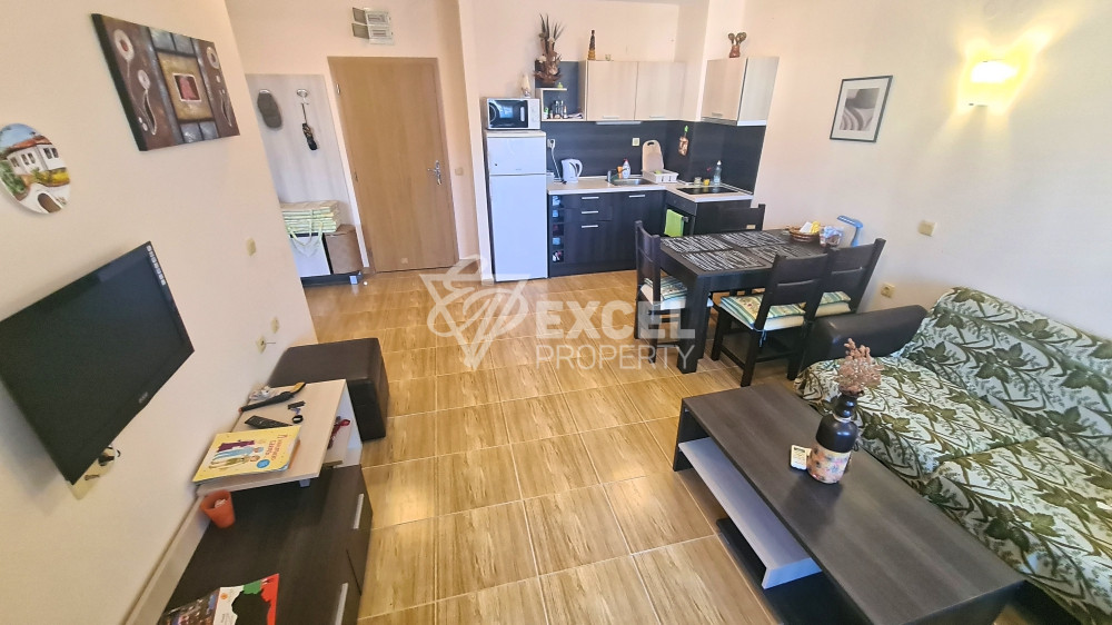 Просторная и красивая двухкомнатная квартира с видом на бассейн в Святом Власе.