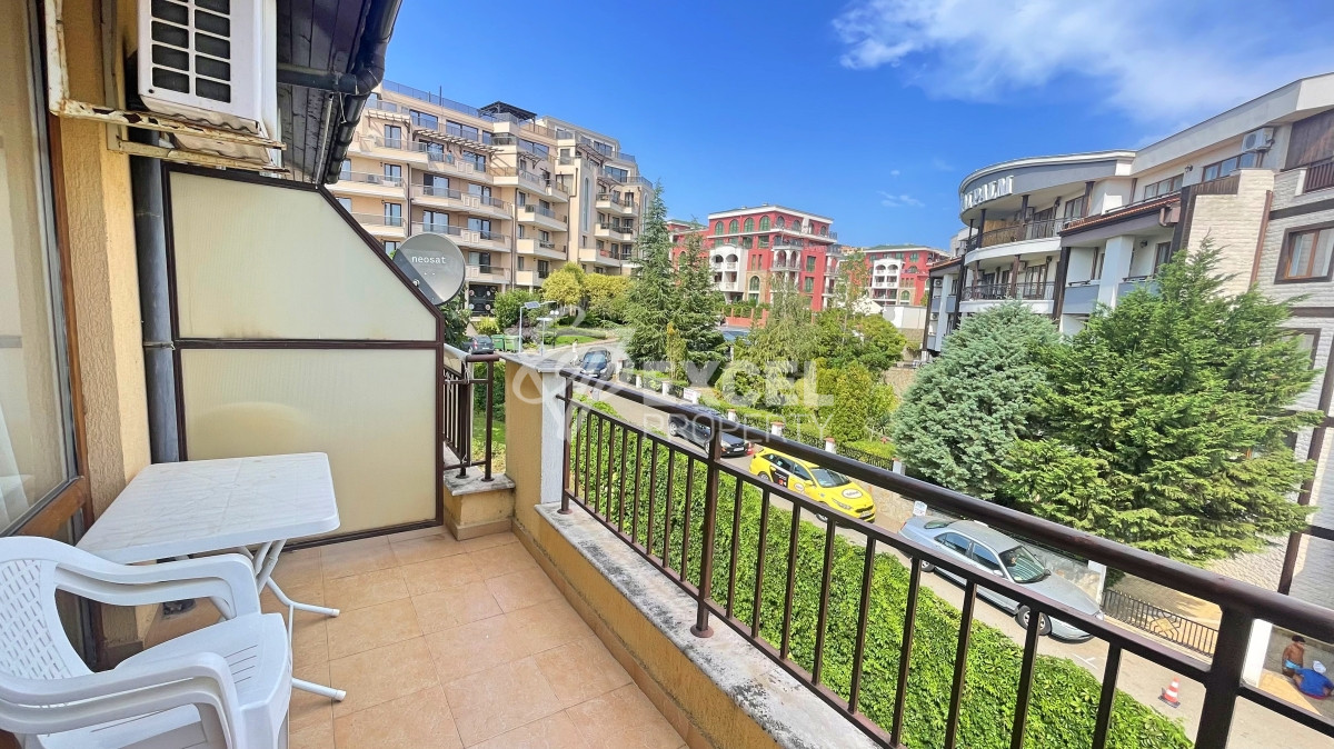 Меблированная студия на продажу в Святом Власе с частичным видом на море