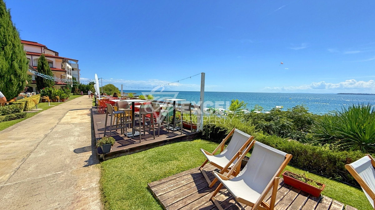 Уникальная многокомнатная недвижимость с атмосферой дома на первой линии моря - Святой Влас