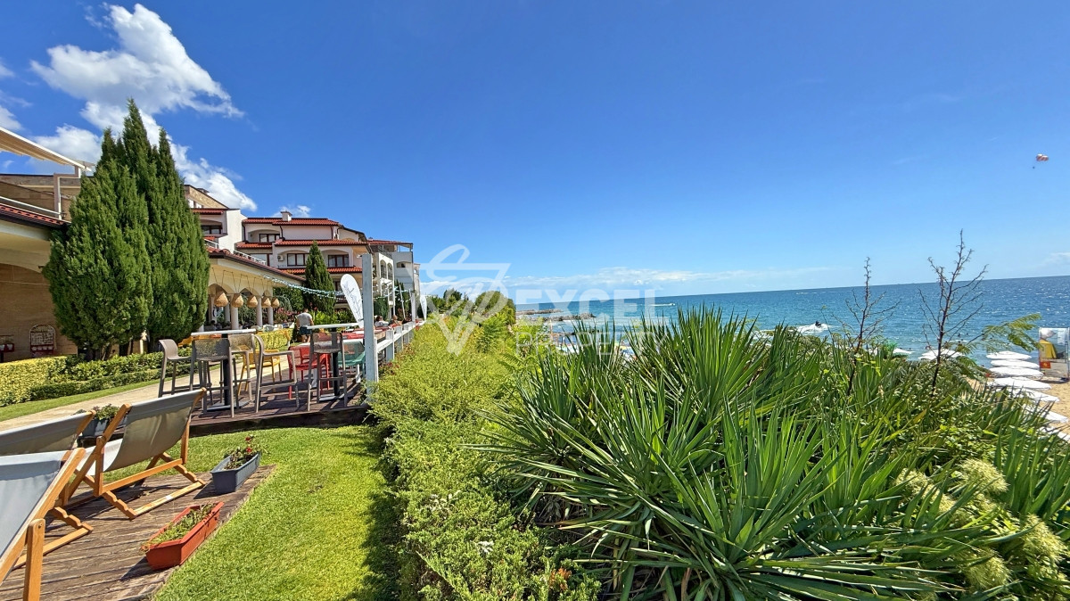 Уникальная многокомнатная недвижимость с атмосферой дома на первой линии моря - Святой Влас