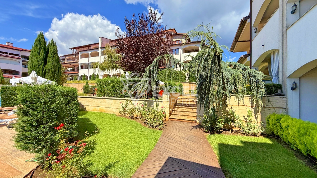 Уникальная многокомнатная недвижимость с атмосферой дома на первой линии моря - Святой Влас