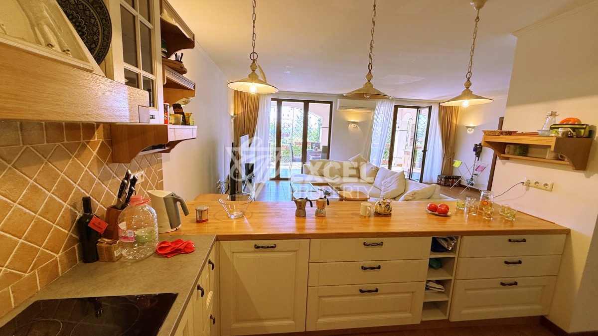 Уникальная многокомнатная недвижимость с атмосферой дома на первой линии моря - Святой Влас