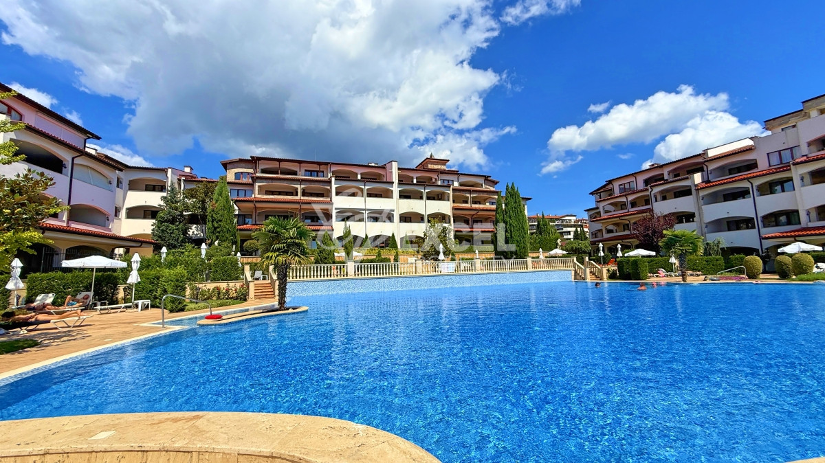 Уникальная многокомнатная недвижимость с атмосферой дома на первой линии моря - Святой Влас