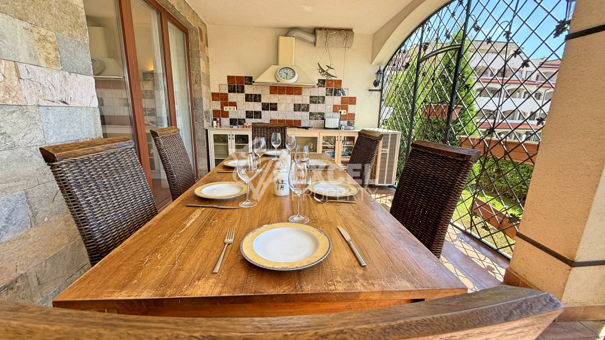 Уникальная многокомнатная недвижимость с атмосферой дома на первой линии моря - Святой Влас