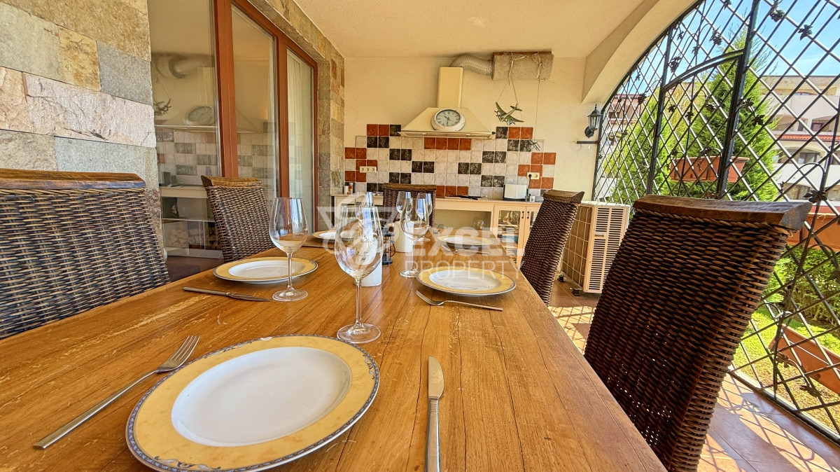 Уникальная многокомнатная недвижимость с атмосферой дома на первой линии моря - Святой Влас