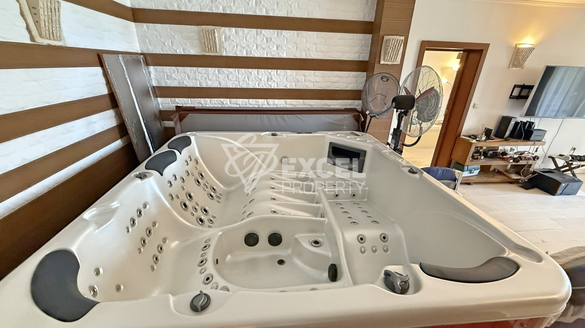 Уникальная многокомнатная недвижимость с атмосферой дома на первой линии моря - Святой Влас