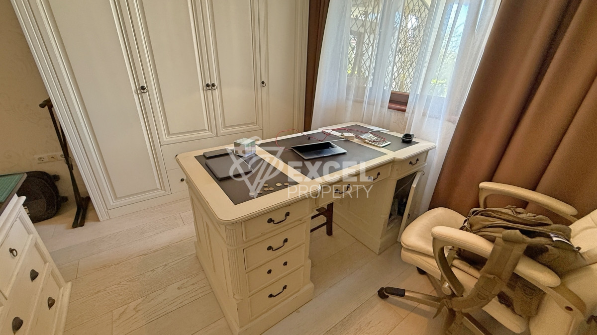 Уникальная многокомнатная недвижимость с атмосферой дома на первой линии моря - Святой Влас