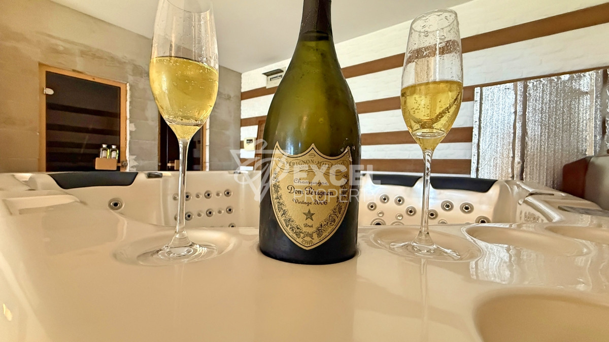 Уникальная многокомнатная недвижимость с атмосферой дома на первой линии моря - Святой Влас