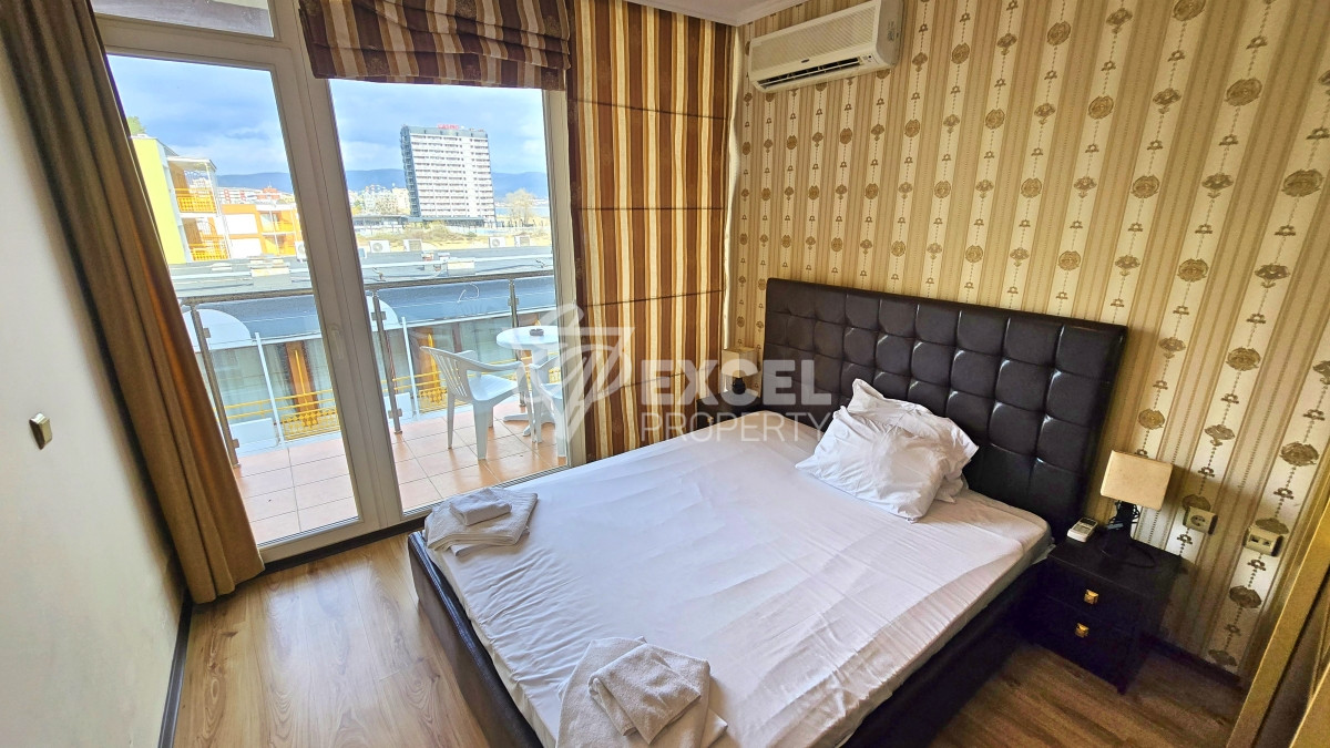 Меблированная двухкомнатная квартира в метрах от моря на Солнечном Берегу