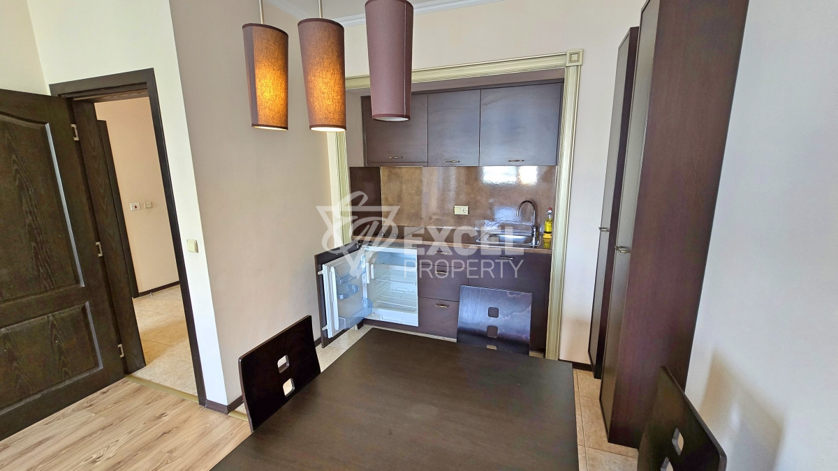 Меблированная двухкомнатная квартира в метрах от моря на Солнечном Берегу