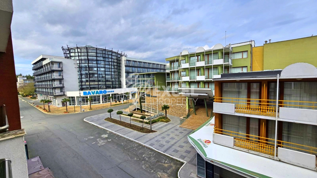 Трехкомнатная квартира на первой линии в Солнечном Береге – рядом с дюнами и морем