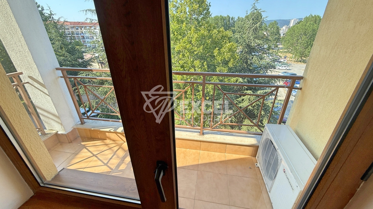 Двухкомнатная квартира в комплексе Голдан Дримс, Солнечный Берег