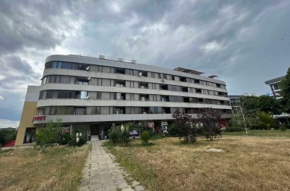 Меблированная двухкомнатная квартира, недалеко от центра.
