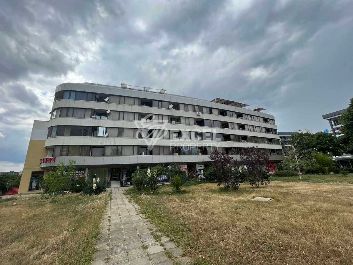 Меблированная двухкомнатная квартира, недалеко от центра.