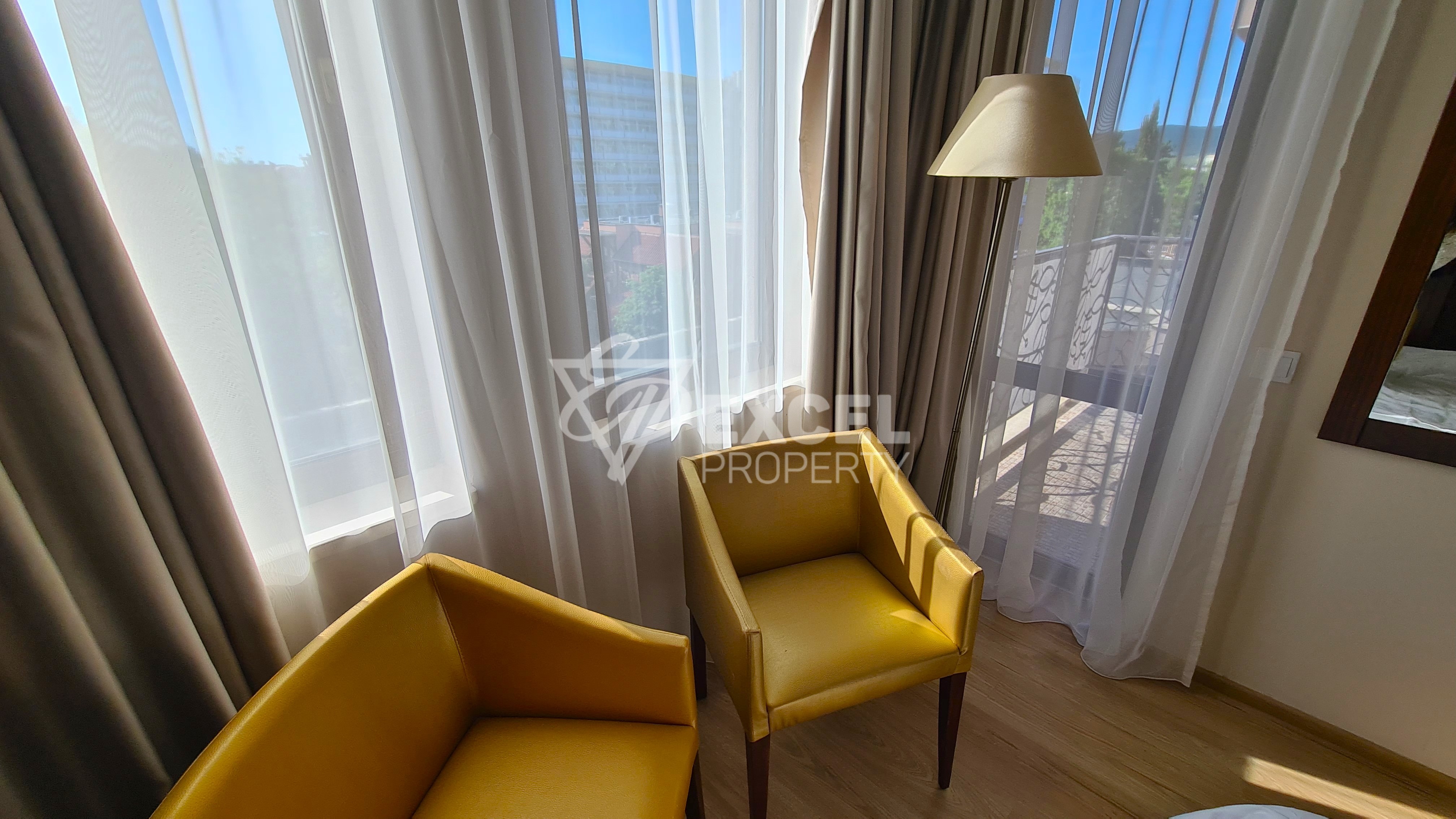 Меблированная двухкомнатная квартира в комплексе Барсело Роял на Солнечном Берегу