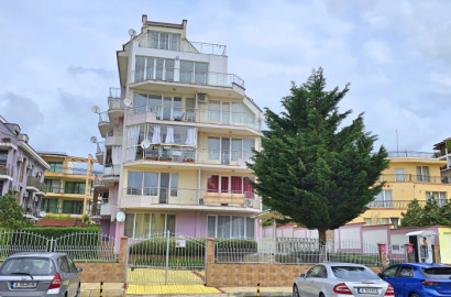 Трехкомнатная квартира с парковка в Святом Власе  в 400 м от моря