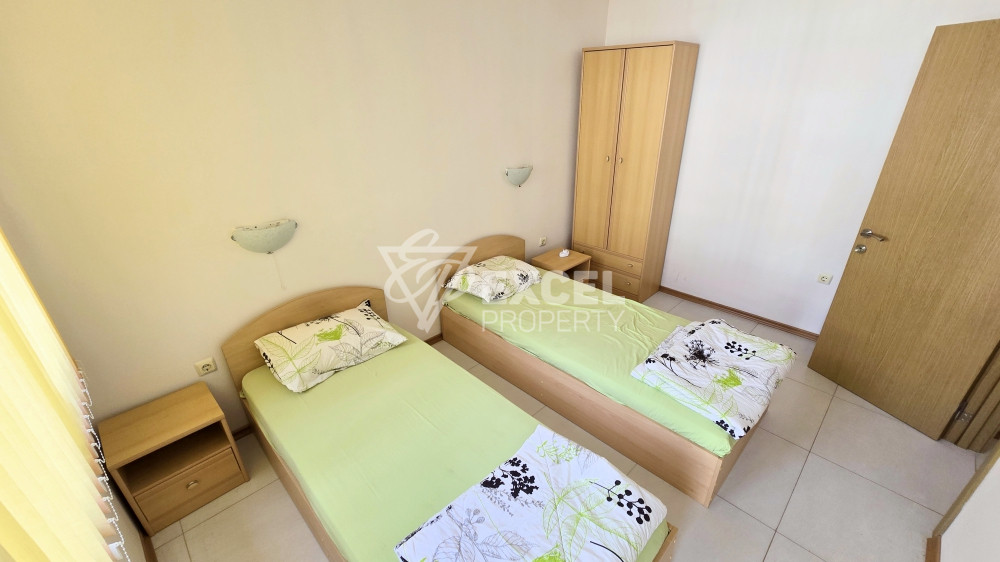 🏡 Тристаен апартамент с гледка към басейна в отлично поддържан комплекс 🌊