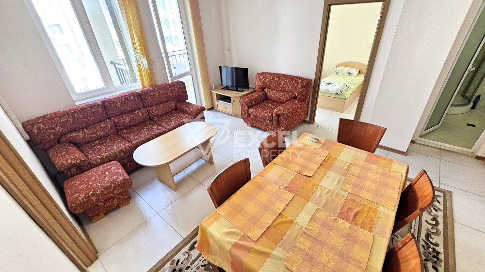 🏡 Тристаен апартамент с гледка към басейна в отлично поддържан комплекс 🌊