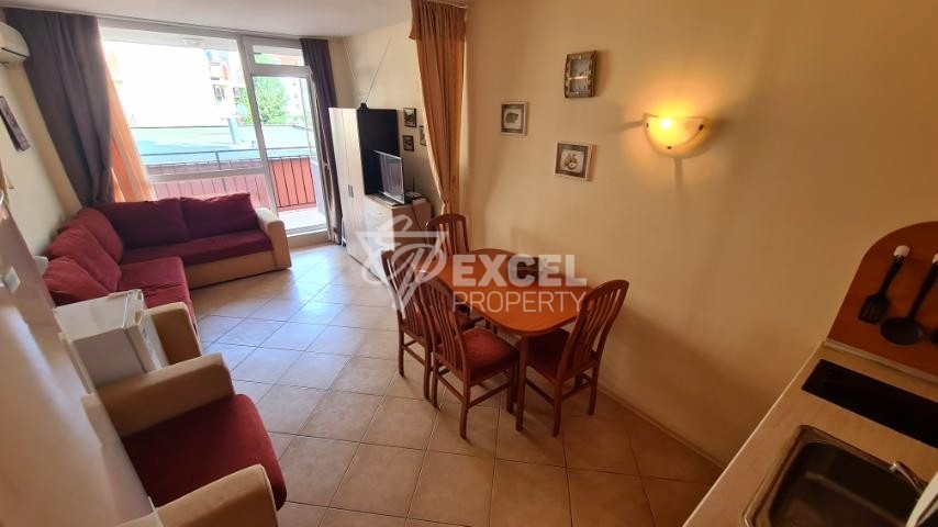 Меблированная двухкомнатная квартира в центре Солнечного Берега